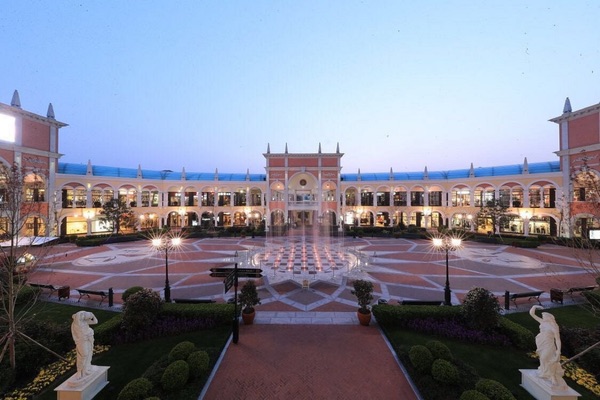 Thị trấn Florence quy tụ hơn 200 thương hiệu nổi tiếng